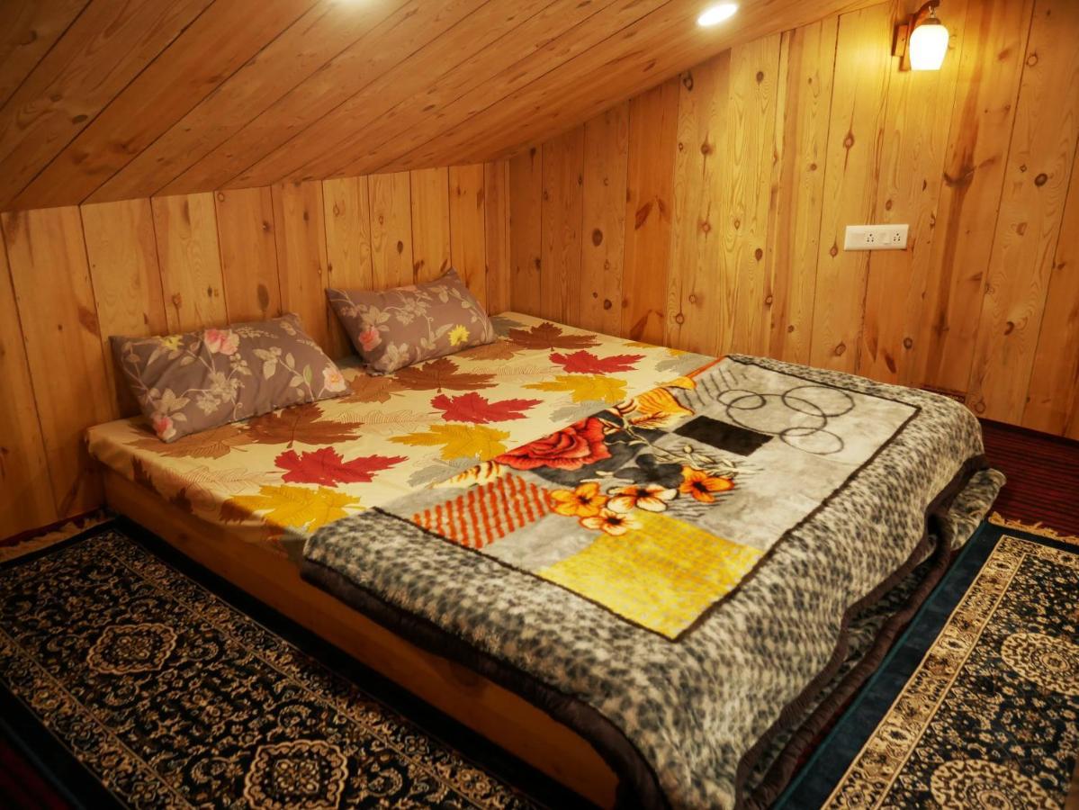 Pahadi Manzil Homestay & Hostel - Manali (Himachal Pradesh) — Photos 2